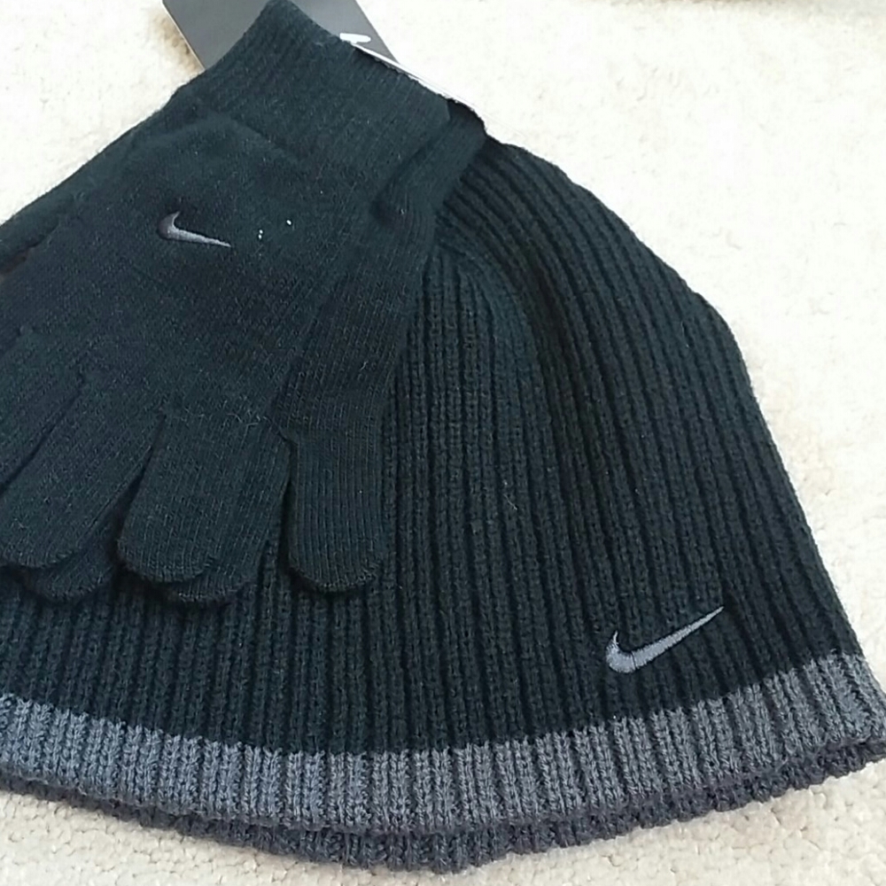 Nike 2 piece set for boys size 10 to 14